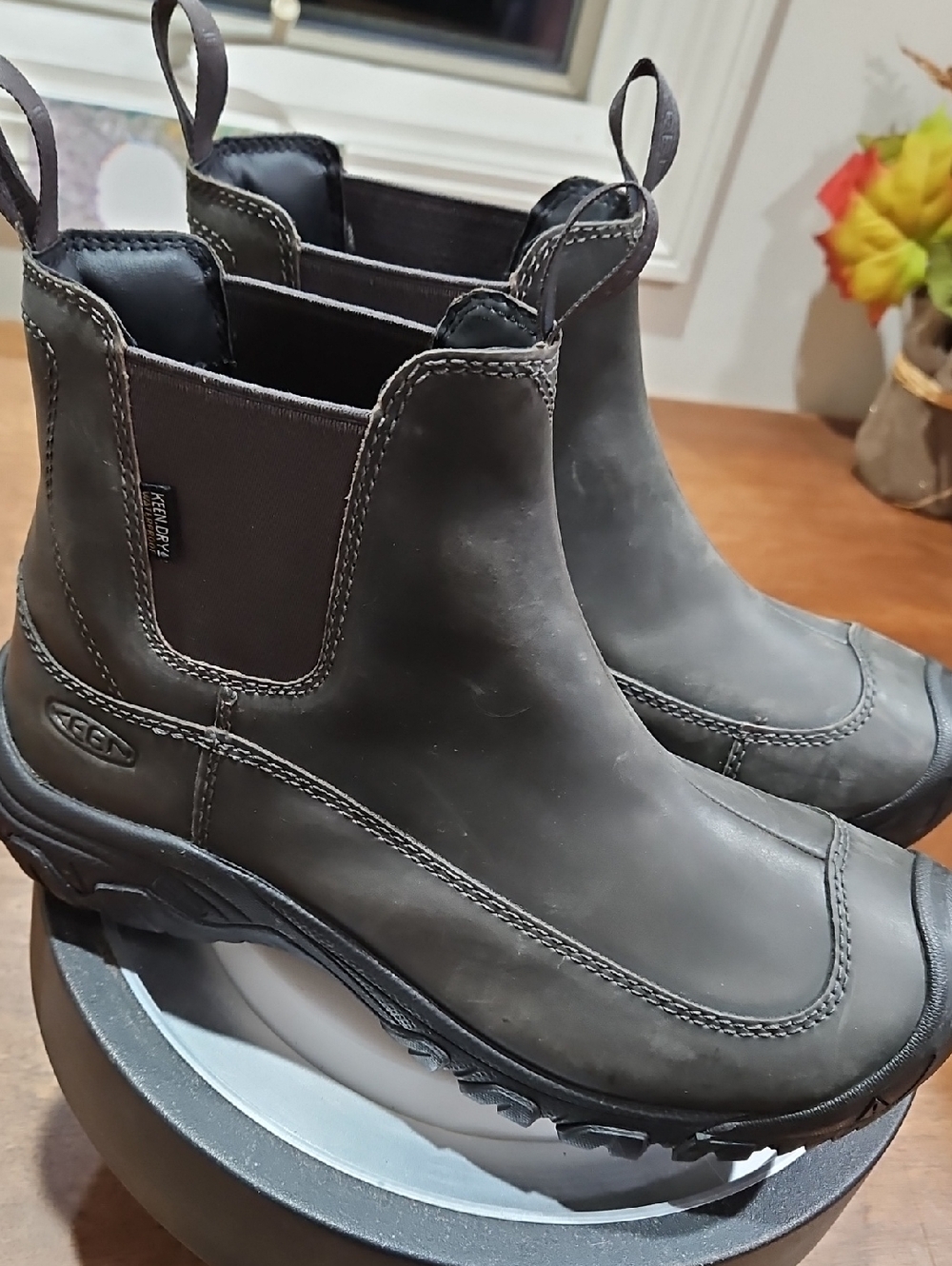 KEEN Men's Chukka Boots in Dark Brown